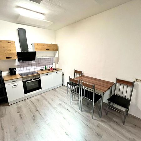 Haeuschen Fuer Monteure, Autobahn Villa Bruck an der Mur Exteriör bild
