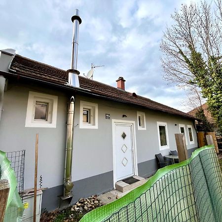 Haeuschen Fuer Monteure, Autobahn Villa Bruck an der Mur Exteriör bild